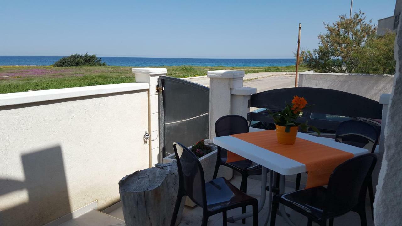 Castle On The Sea Apartment Torre Santa Sabina Exterior photo